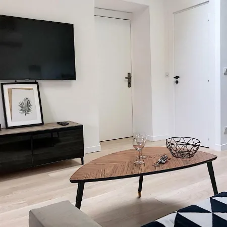 Mairie / Marche: Confortable 2p, Bien Equipe, Tout A Pieds Apartment *