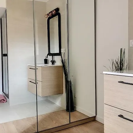 Apartment Mairie / Marche: Confortable 2p, Bien Equipe, Tout A Pieds Antibes